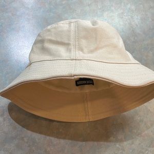 Steve Madden bucket hat (one size)